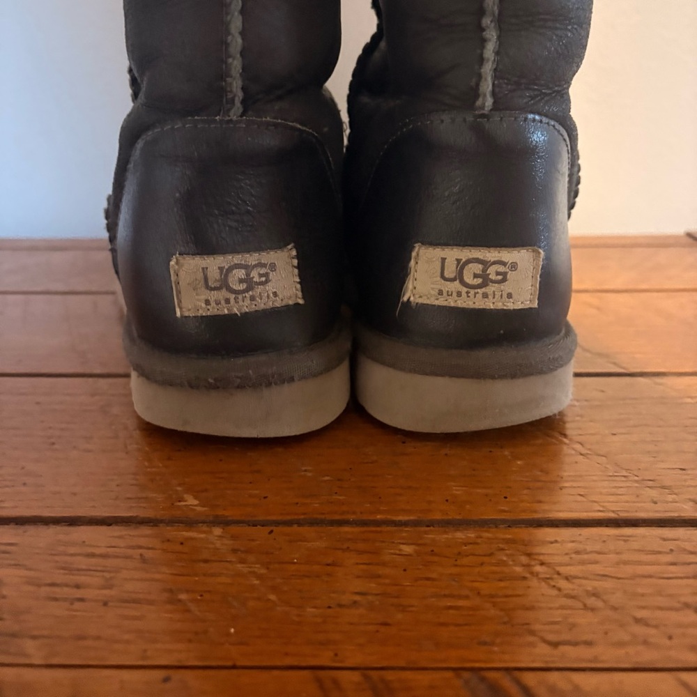 UGG Austrailia tall metallic grey boots from 2010s grey Well Loved in Good shape - Picture 8 of 14